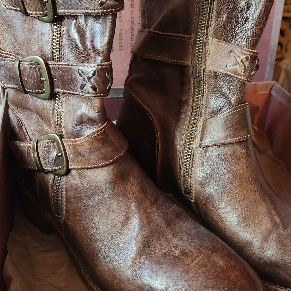 LEATHER BOOTS